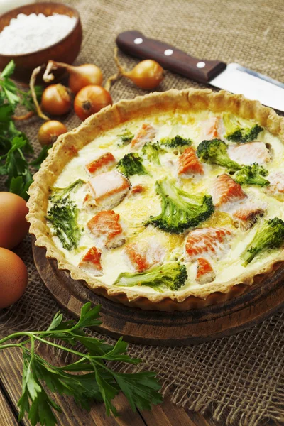 Quiche con brócoli y pescado — Foto de Stock