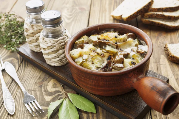 Kidney, stewed with potatoes and pickles — Stock Image Kidney, stewed with potatoes and pickles Stock Image