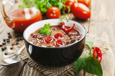 Acılı çorba, Kuru fasulye ve yeşillik 