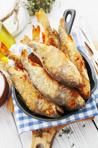 Fried fish in a frying pan — Stock Photo, Image