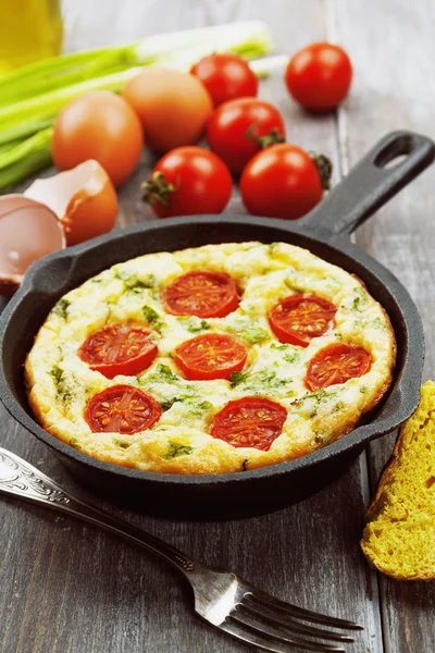 Omelet with vegetables and cheese. Frittata — Stock Photo, Image