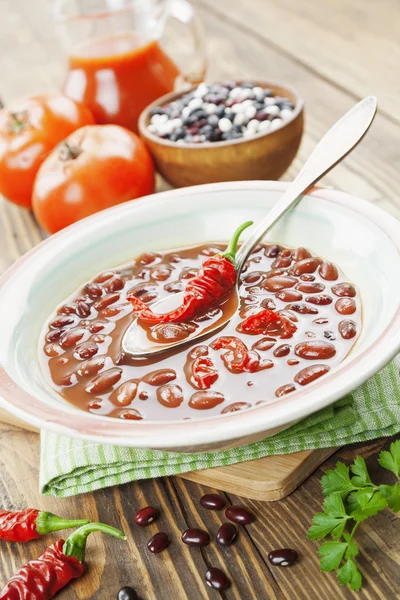 红豆和绿色的辣椒汤 — 图库照片