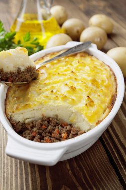 Etli patates güveç