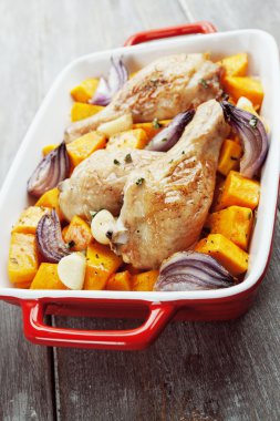 Kabak ile pişmiş tavuk