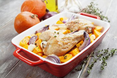 Kabak ile pişmiş tavuk