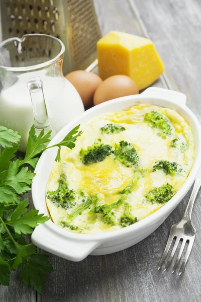 Broccoli, baked with cheese and egg — Stock Photo, Image