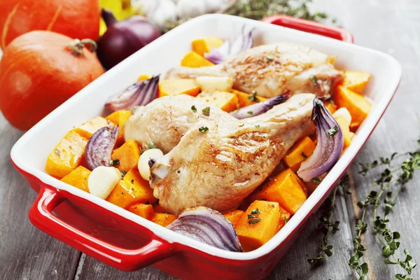 Pollo al horno con calabaza —  Fotos de Stock