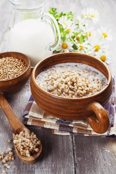 Gachas de trigo sarraceno con leche — Foto de Stock