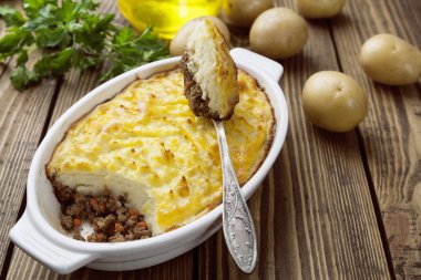 Etli patates güveç