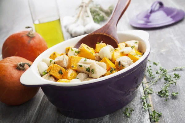 Pollo cotto con zucca — Foto Stock