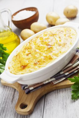 Etli patates güveç