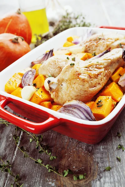 Pollo al horno con calabaza —  Fotos de Stock