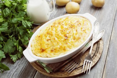 Etli patates güveç