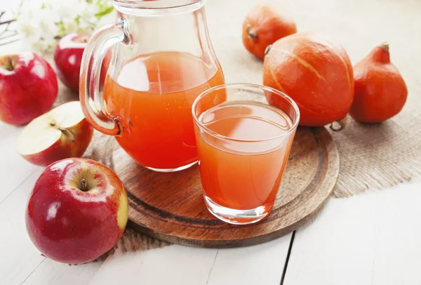 Jugo de manzanas y calabazas — Foto de Stock