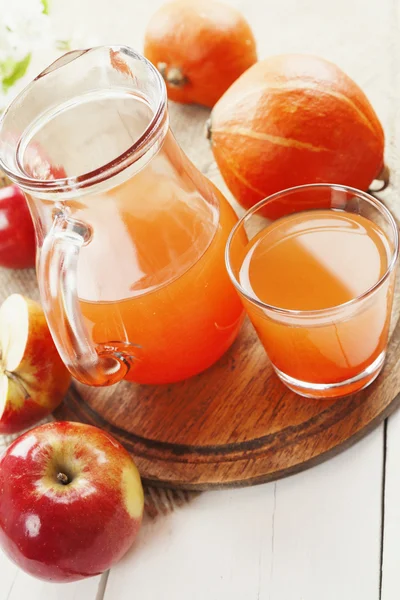 Jugo de manzanas y calabazas — Foto de Stock