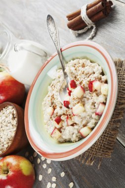 Tarçın ve karamelize elma püresi 