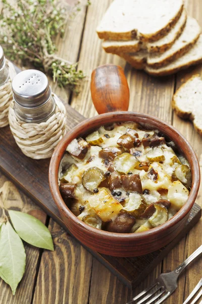 Kidney, stewed with potatoes and pickles — Stock Image Kidney, stewed with potatoes and pickles Stock Photo