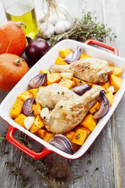 Kabak ile pişmiş tavuk