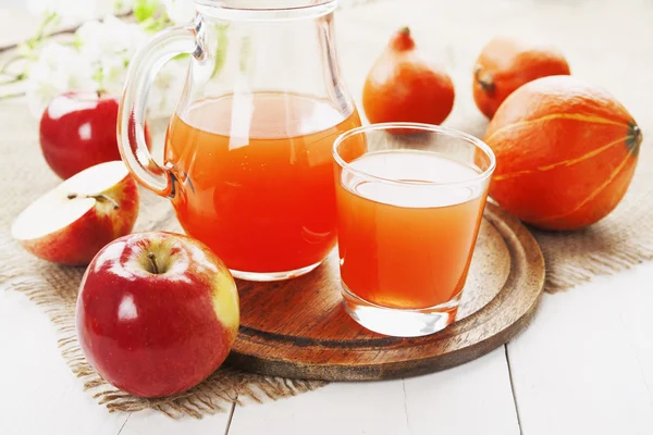 Jugo de manzanas y calabazas — Foto de Stock