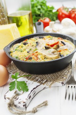 Omlet mantar ve domates. Frittata 