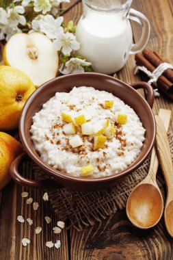 Armut ve tarçın yulaf ezmesi