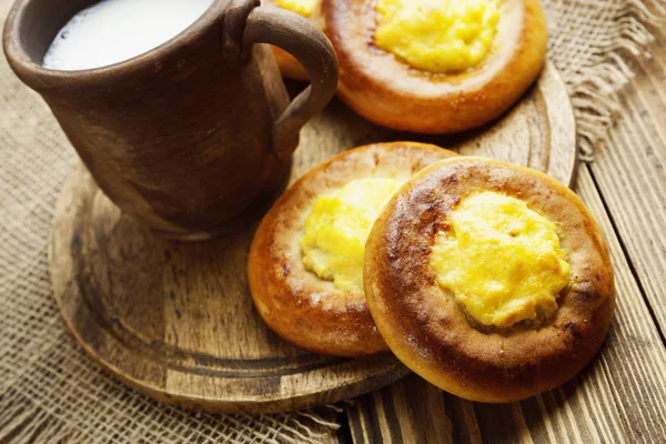 Shangi-empanadas con requesón o patatas Imagen De Stock