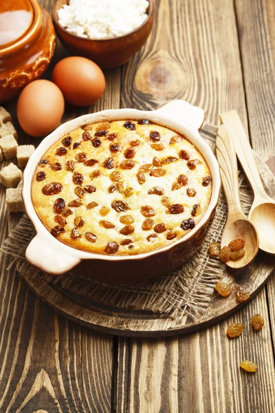Casserole with cottage cheese and raisins — Stock Photo, Image