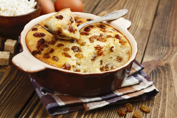 Casserole with cottage cheese and raisins — Stock Photo, Image