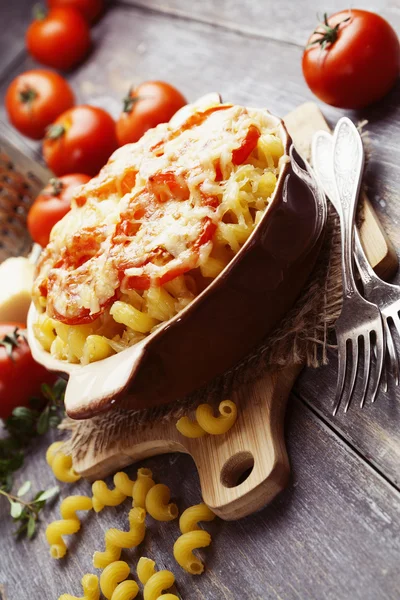 Pasta baked with tomato and cheese — Stock Photo, Image