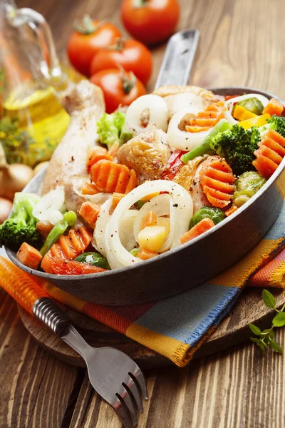 Roasted chicken with vegetables — Stock Image Roasted chicken with vegetables Stock Picture