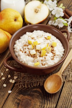 Armut ve tarçın yulaf ezmesi