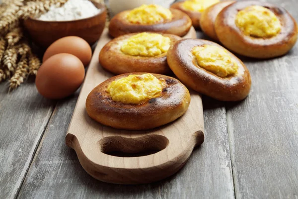 Shangi- Pasteten mit Quark oder Kartoffeln — Stockfoto