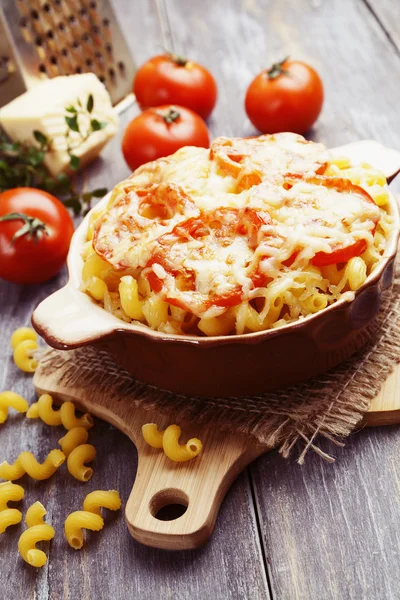 Pasta baked with tomato and cheese — Stock Photo, Image