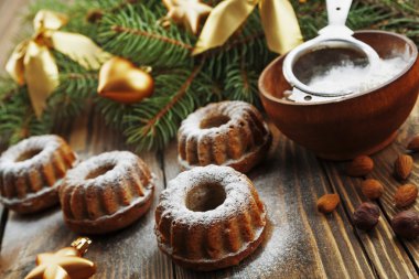 Pudra şekerli kekler. 