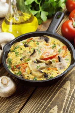 Omlet mantar ve domates. Frittata 