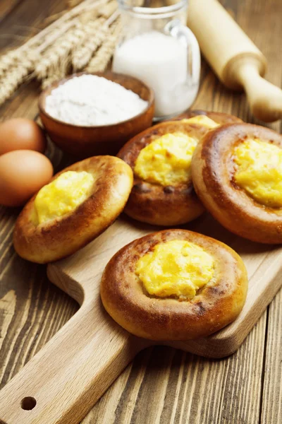 Shangi- patties with cottage cheese or potatoes — Stock Photo, Image