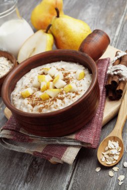 Armut ve tarçın yulaf ezmesi