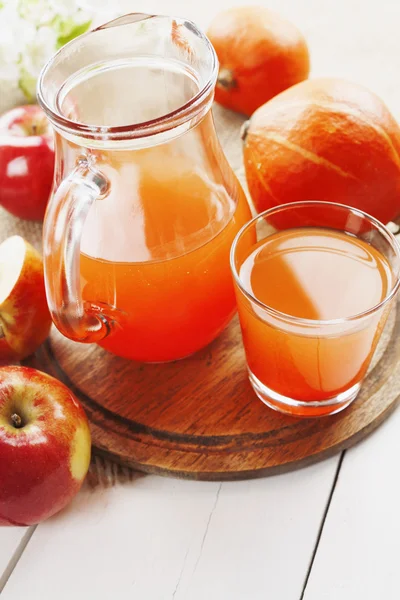 Jugo de manzanas y calabazas — Foto de Stock