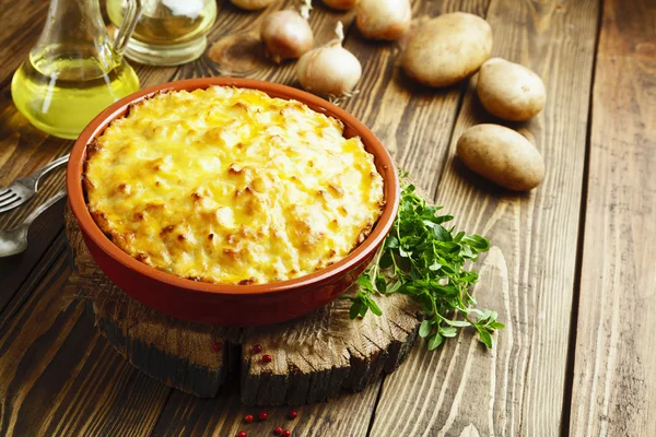 Caçarola de batata com carne — Fotografia de Stock