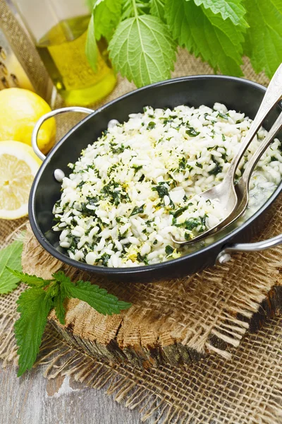 Risotto con ortigas y limón — Foto de Stock