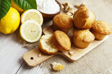 Ev yapımı limonlu kek 