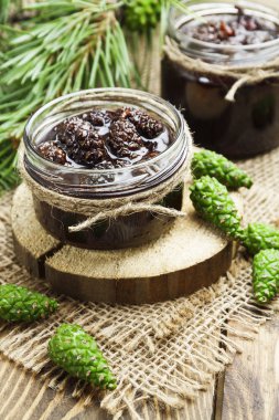 Çam kozalakları reçel