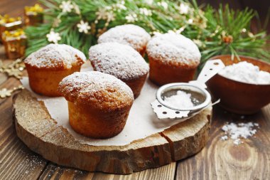 Pudra şekerli kekler. 