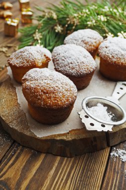 Pudra şekerli kekler. 