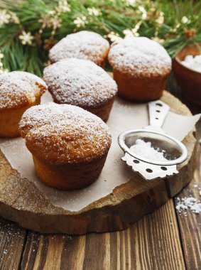 Pudra şekerli kekler. 