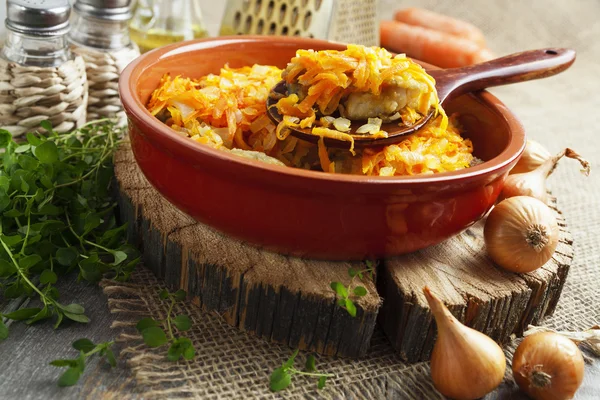 Pescado con verduras — Foto de Stock