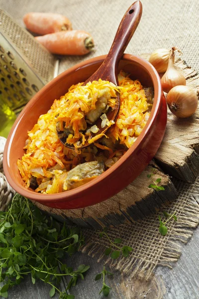 Pescado con verduras — Foto de Stock