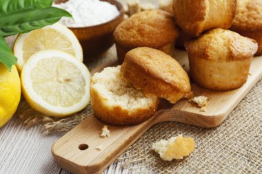 Ev yapımı limonlu kek 