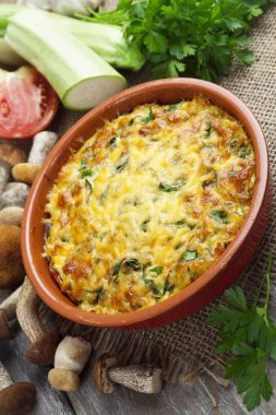 Mantar ile sebze güveç 