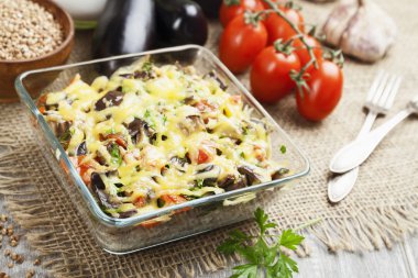 Patlıcan ile buğday güveç 